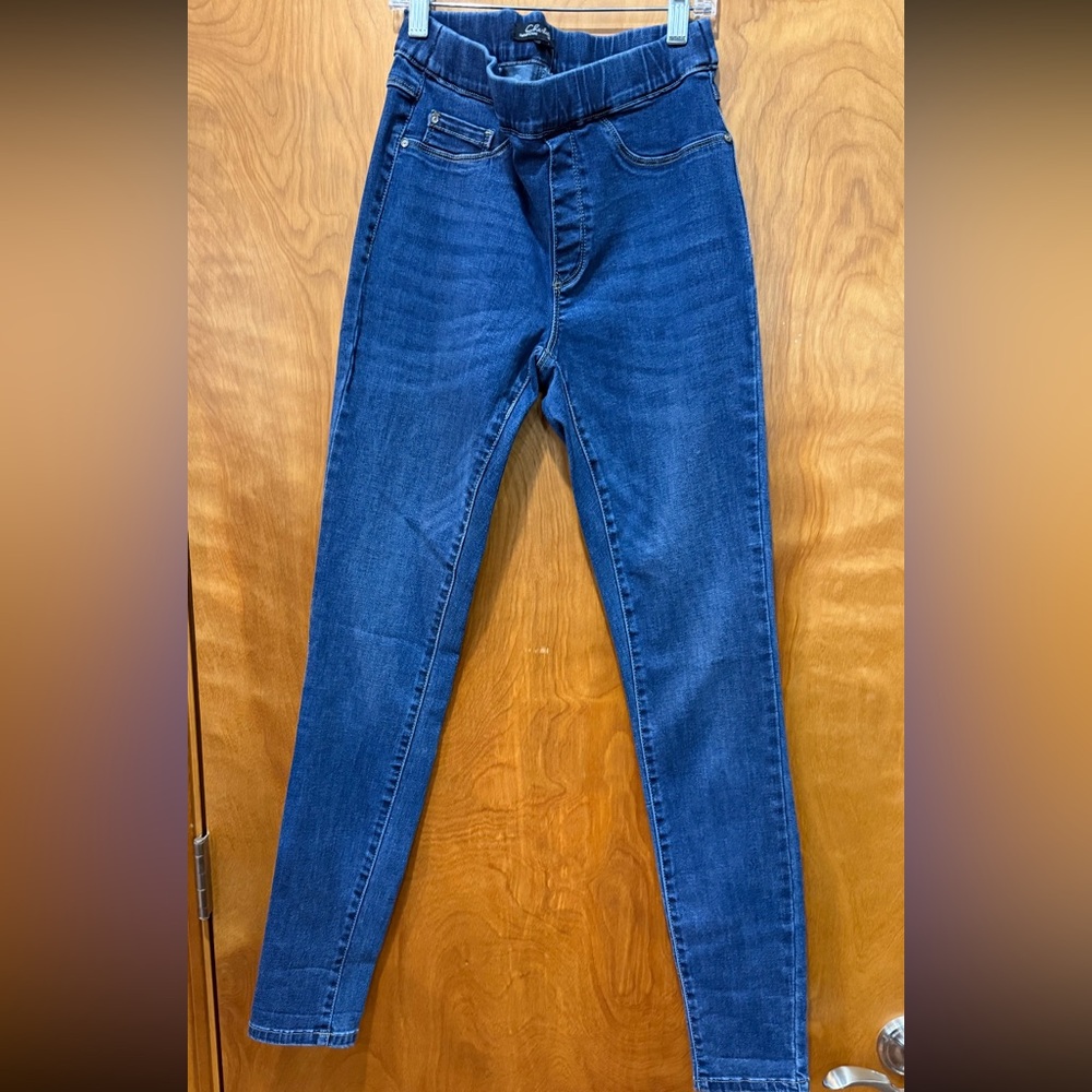 Charlie B size 2 skinny Women's Blue Jeans